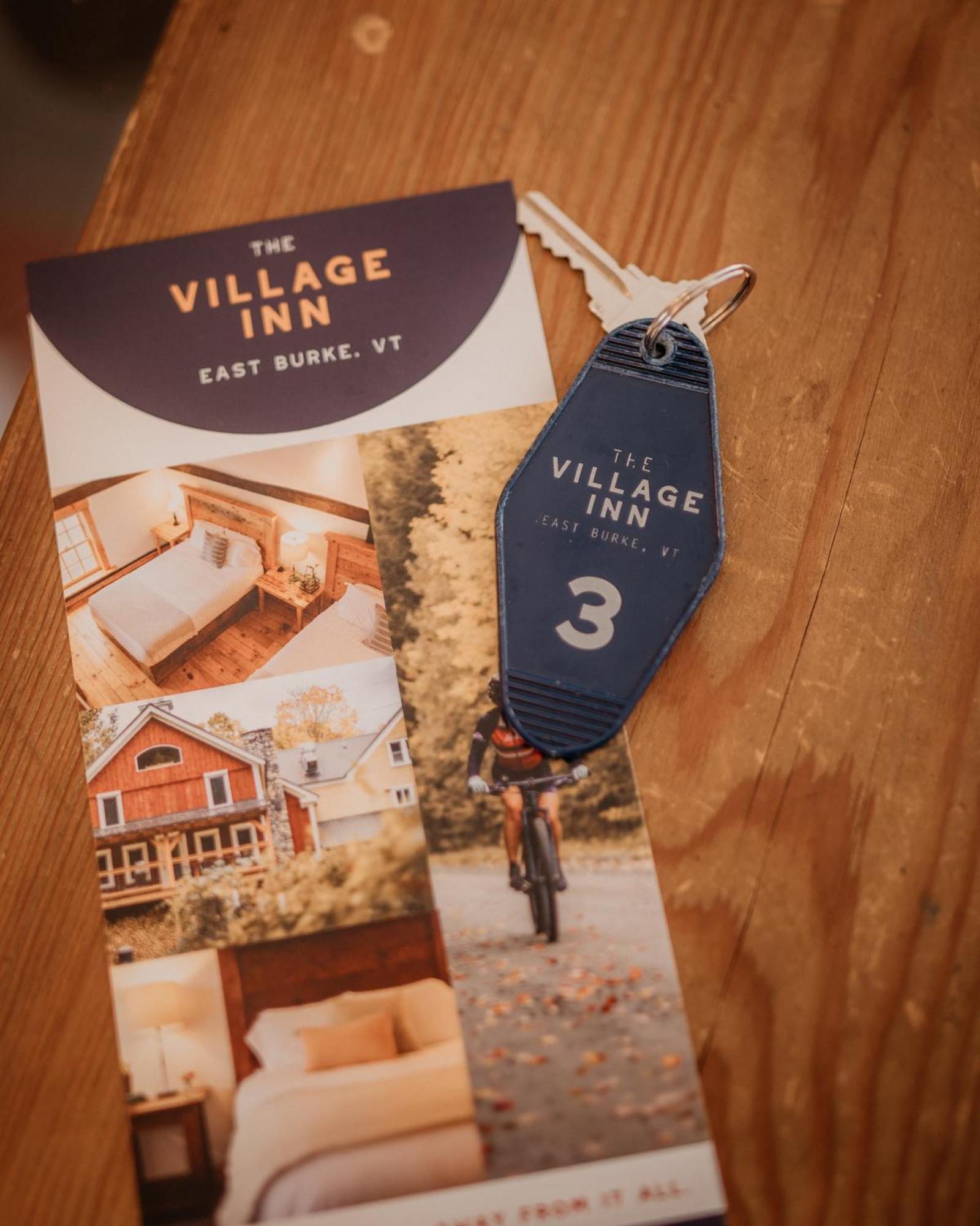 Burke The Village Inn מראה חיצוני תמונה